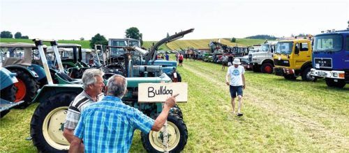Beeindruckend: Über 400 Oldtimer waren beim Treffen in Albaching dabei.Fotos  Günster