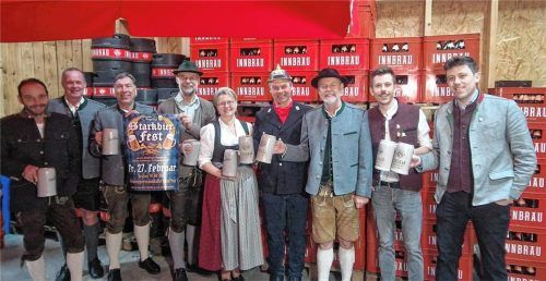 Bei der Bierprobe überzeugten sich die Veranstalter vom süffigen Beiwerk zum Starkbierfest. Foto stettner