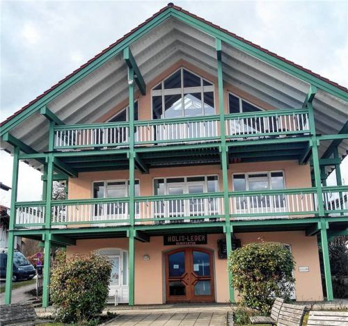 Bei der Bürgerversammlung in Gstadt hat die Tourist-Info aktuelle Zahlen zu Gästen, Übernachtungen und Raumnutzung im „Haus des Gastes“ (Bild) vorgestellt.Foto wak