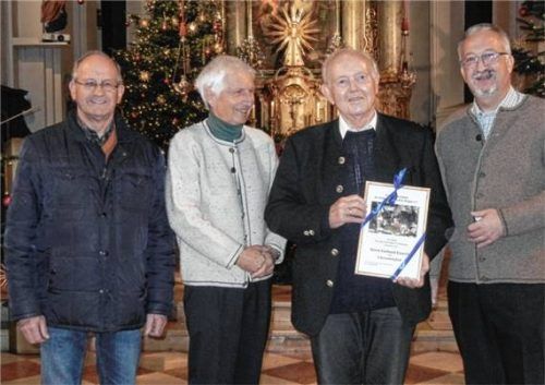 Bei der Ehrung: (von links) Hubert Schlemer, Franz Selmayr, Gerhard Eszerski und Martin Selmayr. Foto Selmayr