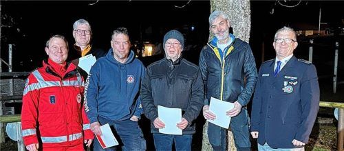 Bei der Ehrung: (von links) Vorsitzender der KWW Rosenheim, Stefan Rotter, Andreas Sommer (für 40 Dienstjahre), Florian Putz (35), Stefan Obermaier und Peter Mayer (jeweils 40) sowie der stellvertretende Vorsitzende der KWW, Andreas Kunert. Foto Wastl