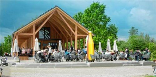 Bei der Einweihung des Strandbads. Foto berger