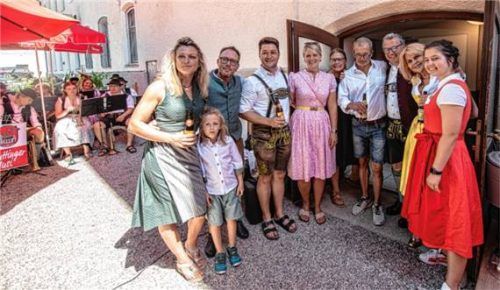 Bei der Wiedereröffnung des Wirtshauses.Foto Thomae