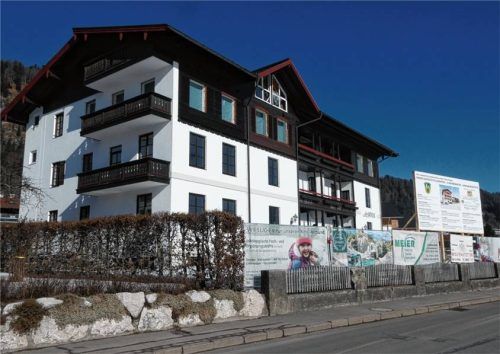 Beim Altbau der Generationenbrücke an der Tiroler Straße wird gemäß dem Beschluss des Gemeinderats das Dach teilerneuert. Foto  Hauser