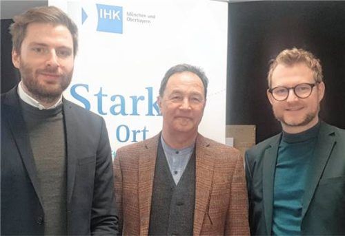 Beim Pressegespräch in Traunstein: (von links) Florian Reil, IHK-Pressereferent, Nikolaus Binder, Vorsitzender des IHK-Regionalausschusses Traunstein, und Jens Wucherpfennig, Leiter der IHK-Geschäftsstelle Rosenheim. Foto xe