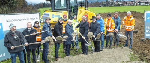 Beim Spatenstich für die Ortsumgehung Prutdorf.Fotos Berger