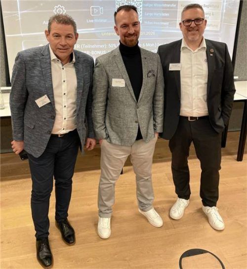 Beim Vortrag: (von links) Klaus Maier, Wirtschaftsreferent der Stadt Töging, Franz Schwarz, Geschäftsführer der Tregenio und der Speaker des Abends, Markus Goldmann, Vorsitzender des „Werbering Töging und Umland“. Foto Goldmann