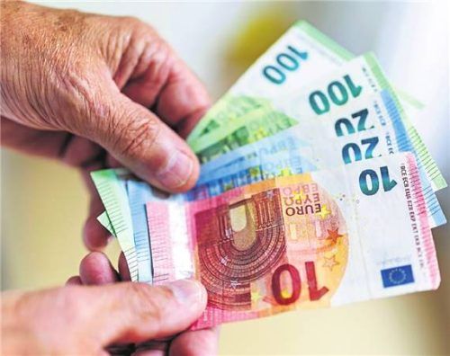 Brutto gleich netto? Nicht ganz. Aber bei der Aktivrente sind die Abzüge trotzdem vergleichsweise gering. Foto MATTHIAS BALK/DPA-TMN