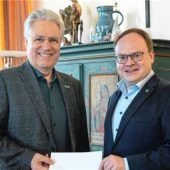 Erlös aus Glühweinverkauf für gute Zwecke in Prien