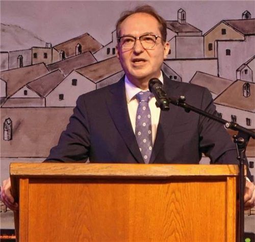 Bundesinnenminister Alexander Dobrindt war in Kraiburg zu Gast.Foto  Weinfurtner