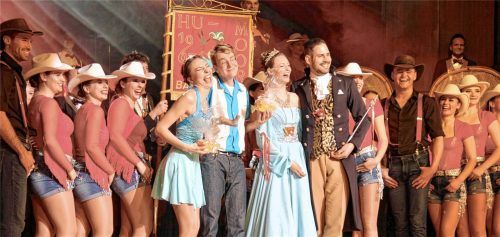 Da haben sich die Rosenheimer und Bad Aiblinger Prinzessinnen echt was ausgedacht. Zum Entsetzen von Prinz Korbinian tauschten sie die Partner. Das fanden alle zum Schreien – bis auf einen. Foto R.Schmidt