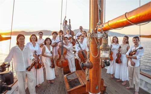 Das Ensemble „Strings in Motion“. Foto Marinus Kreidt/Musikförderverein EYSMA