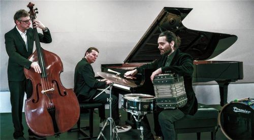 Das Facundo Barreyra Trio (Philip Wipfler, Stefan Weißleder und Facundo Barreyra) ist erneut im Haus der Kultur zu erleben. Foto  Franz.