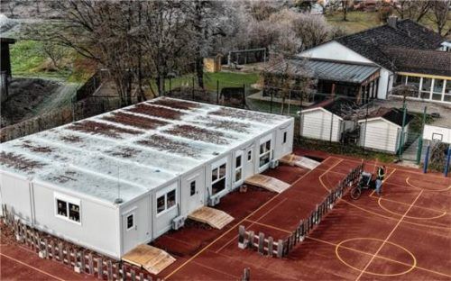 Das heilpädagogische Angebot der Grundschule Reitmehring ist in Containermodulen untergebracht. Foto stadt wasserburg
