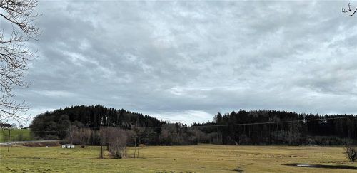 Das Pumpenhaus der Wasserversorgung Babensham im Bereich Sillerding (links im Bild) grenzt an das vom Planungsverband angedachte Gelände zur Errichtung von Windrädern. Foto Gießibl