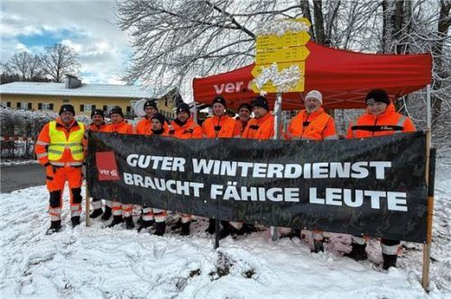 Dass sie mit dem Angebot der Arbeitgeber nicht zufrieden sind, das machten Mitarbeiter der Autobahnmeisterei Siegsdorf bereits gestern deutlich. In Pfraundorf wird am heutigen Donnerstag gestreikt. Foto Verdi