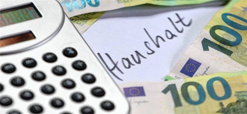 Der Gemeinderat Marquartstein hat in seiner jüngsten Sitzung im Rathaus über die abgeschlossene Jahresrechnung 2022, die Vergabe eines Auftrags zur Wärmeplanung, Bauvorhaben sowie Verkehrsfragen beraten. Foto Archiv Wunderlich