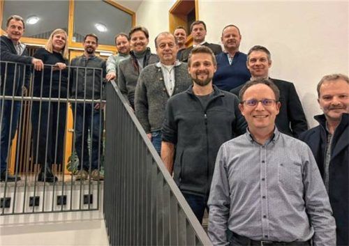 Der komplette Frasdorfer Gemeinderat unterstützt den amtierenden Bürgermeister und Bürgermeisterkandidaten Daniel Mair (vorne).Foto Gemeinde Frasdorf