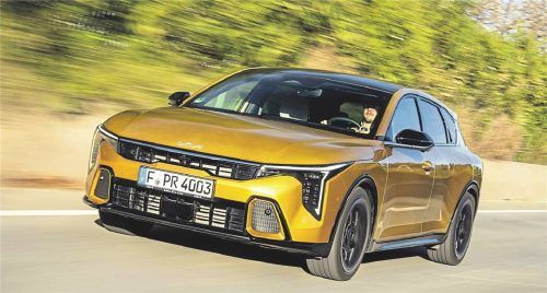 Der koreanische Weg: Neben all den vollelektrischen Neuheiten präsentiert Kia nun mit dem benzingetriebenen K4 einen kompakten Verbrenner. Foto KIA