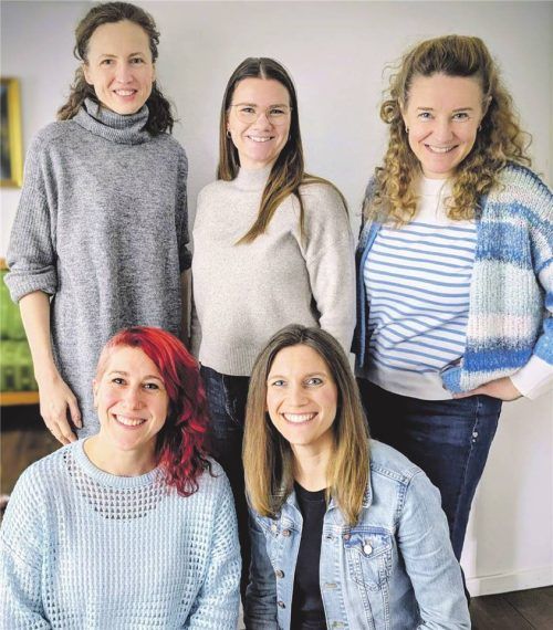 Der neue Vorstand der Turnabteilung des TSV Ampfing: (hinten, von links) Andrada Mican, Martina Wurzbacher und Anita Klotz sowie (vorne, von links) Martina Hudlberger und Christine Bittersberger. Foto stettner