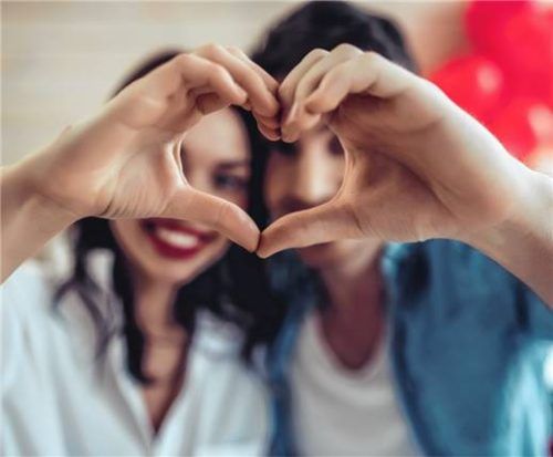 Der Valentinstag ist eine gute Gelegenheit, die Beziehung zu feiern.