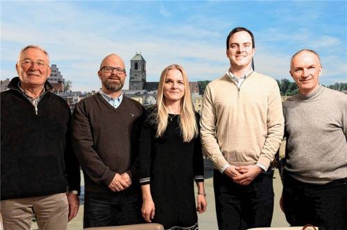 Der Vorstand der Luitpoldiana Studiengemeinschaft: Beisitzer Sebastian Weger, Kassier Sebastian Schellenberg, Vorsitzende Dr. Ursula Winkler-Budenhofer, stellvertretender Vorsitzender Roman Hartinger und Stephan Hain. Foto re