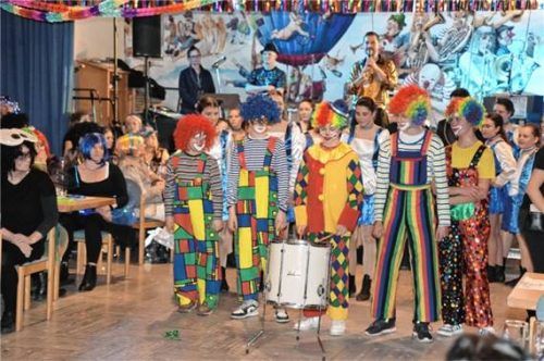 Die Clowns der Garde der Oberlandler Bad Aibling sorgten zwischendurch immer wieder für Lacher.Foto Kern