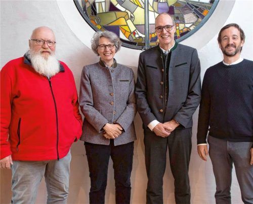 Die Führung des Gemeindevereins: (von links) Pfarrer i.R. Karl-Friedrich Wackerbarth, Dr. Karla Sichelschmidt, Klaus Löhmann und Pfarrer Mirko Hoppe. Foto  Berger