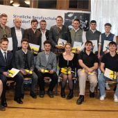 Ausgezeichnet ausgebildet