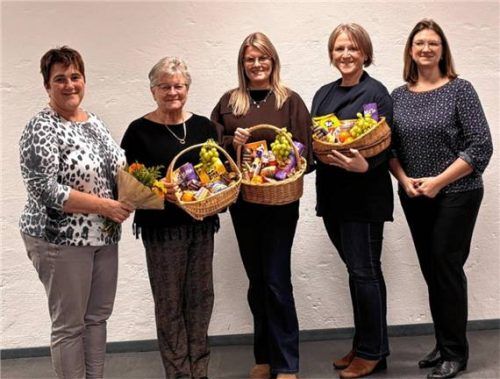 Die Gewinnerinnen: (von links) stellvertretende Kreisvorsitzende Heike Perzlmeier mit Rosina von Roennebeck FU OV Neumarkt-St. Veit, Evi Kneißl FU OV Ampfing, Inge Bazelt FU OV Mühldorf und der stellvertretenden Kreisvorsitzenden Otti Gantenhammer. Foto re