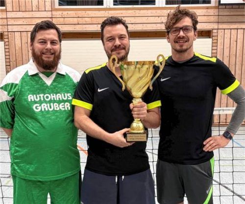 Die glücklichen Sieger des Burle-Wanderpokals: das Team „Haumdaucha“.