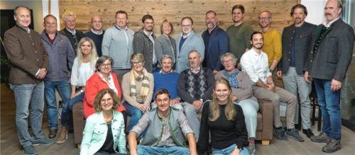 Die Kandidaten der ÜWG für den Priener Gemeinderat. Foto re