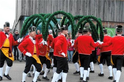 Die Kolbermoorer Schäffler begeisterten die Zuschauer in Westerham. Foto merk