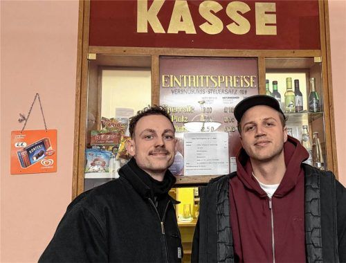 Die letzte Vorführung daheim: Johannes Eisner (links) und Johannes Gottwald von Kaffkiez freuen sich auf die Tour 2026. Foto Sophie Mischner