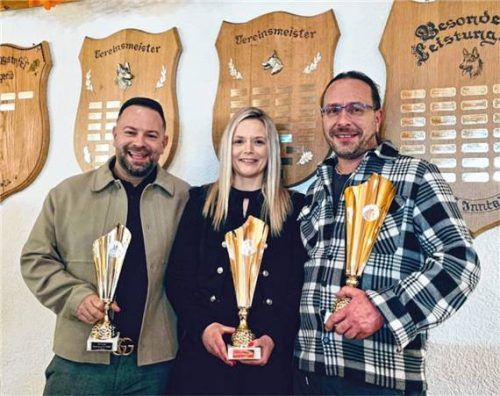 Die neuen Vereinsmeister: (von links) Julian Akdemir, Stephanie Grobauer, Bodo Kohl. Fotos re