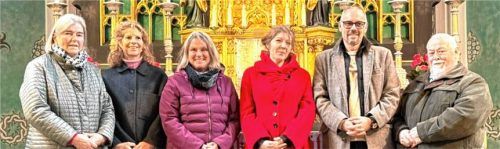 Die sechs Kandidaten: (von links) Burgi Häckel (75), Tina Dilorenzi (58), Petra Noichl (58), Magdalena Esterer (44), Klaus Esterer (53) und Heini Merlin (75). Foto  Kreuz