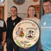 Steffi Schillinger holt sich die Fanclub-Scheibe