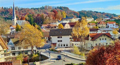 Die Siegsdorfer Ortsmitte – hier von der Anhöhe Gam aus – soll saniert werden.Foto Krammer