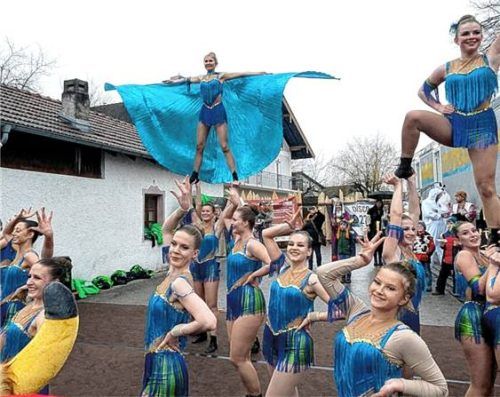 Die Starlights führten in verschiedenen Outfits nach Brasilien.  Fotos Unterforsthuber
