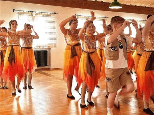 Die Starlights-Garden reisten mit den Gästen um die Welt. Foto Unterforsthuber