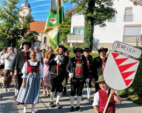 Die südtiroler Freunde aus Jenesien sind gern gesehene Gäste beim Volksfesteinzug Feldkirchen.Foto tn