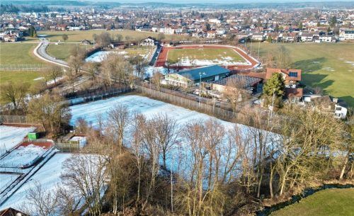 Die Teilnahme am Projektaufruf ist seitens der Gemeinde erfolgt, jetzt heißt es Daumendrücken und auf Losglück hoffen, dann kann die Vision „Kunstrasenplatz“ des „Platz 3“ vielleicht real werden. Foto Neuwirth