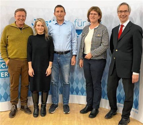 Diese Kandidaten aus dem Landgerichtsbezirk Traunstein bewerben sich für überregionale richterliche Beteiligungsgremien im Freistaat: (von links) Gisbert Teubner, Daniela Bachmayr, Tobias Dallmayer, Monika Veiglhuber und Dr. Ralf Burkhard. Foto Richterverein