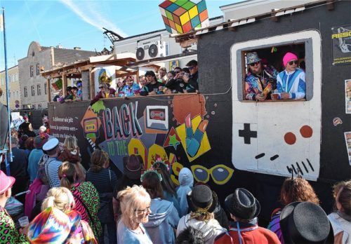 Diesen Wagen zog es zurück in die 90er mit Gameboy und Zauberwürfel.