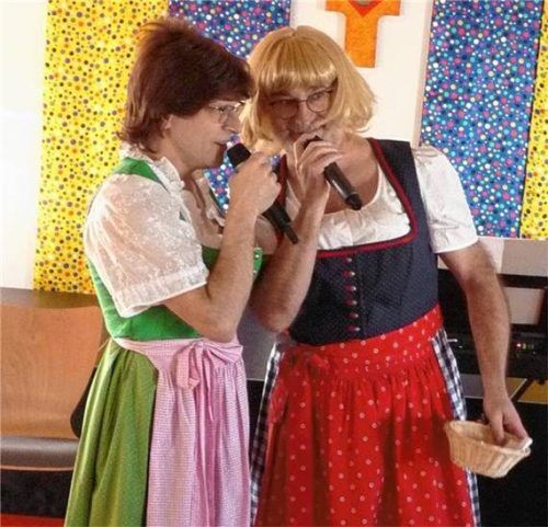 Dieter Steinböck und Bernhard Kneißl als Jutta und Christiane. Fotos  Stettner