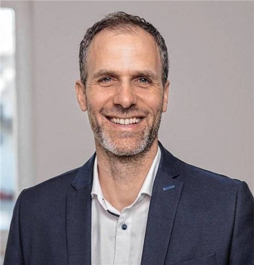 „Diskurs heißt nicht, dass man am Ende die gleiche Meinung hat“, sagt Benjamin Grünbichler, Verhaltenstherapeut und Geschäftsführer bei der Suchtberatung „neon“ in Rosenheim. Foto Neon