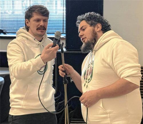 Dominik Kirschner (links) und Thomas Eiwen eröffnen in Rosenheim den ersten Stand-up-Comedy-Club. Foto Baumeister