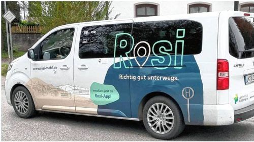 Eggstätter Räte haben einstimmig beschlossen, vorerst keine weiteren Mittel für das Rufbussystem „Rosi-Mobil“ zu überweisen und den vom Landratsamt Rosenheim vorgelegten Vertragsentwurf zum Weiterbetrieb nicht zu unterzeichnen. Foto Archiv Berger
