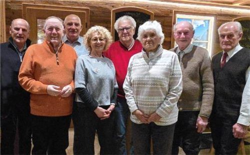 Ehrung für 50 Jahre Mitgliedschaft: (von links) Hans Kotiers, Andreas Krug, Johann Wimmer, Irmi Kotiers, Reinhold Höffner, Gertrud Blank, Engelbert Brüderl und Gerhard Kristen. Foto  Ammelburger