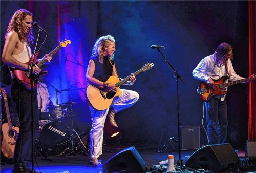 Ein dynamischer Abend im Ballhaus mit (von links) Jake Hatch, Toby Beard und Max Lockitt.